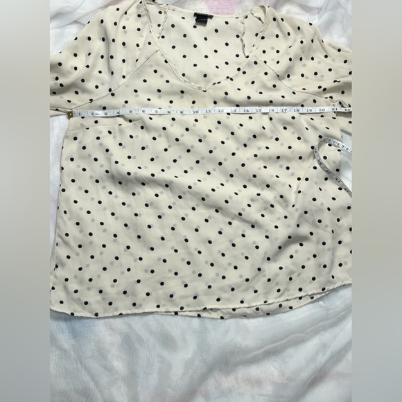 Torrid Polka Dot V-Neck Sheer 3/4 Sleeves Off White Pullover Blouse Plus Size 00 - Picture 8 of 12